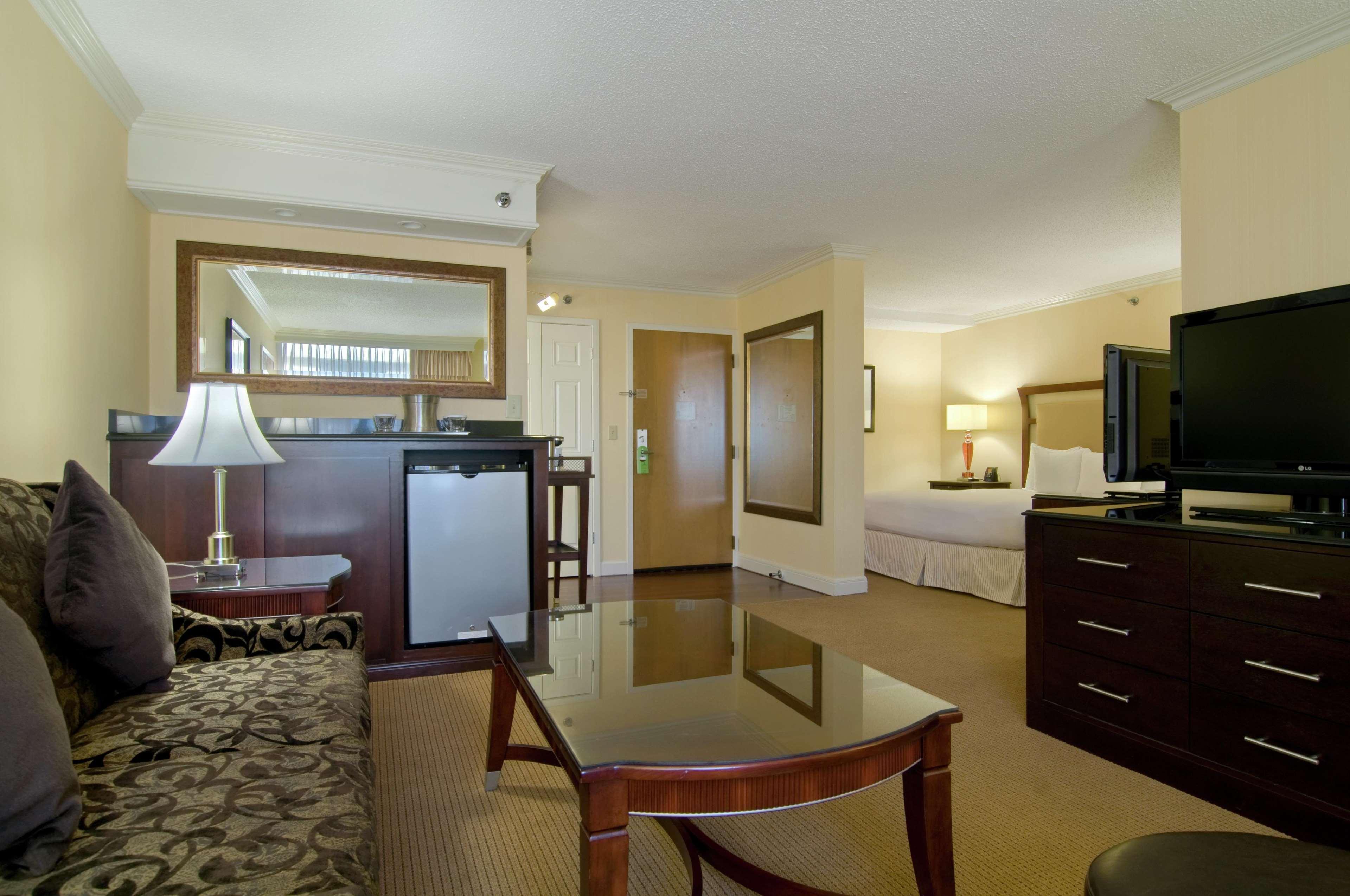 Hotel Hilton Raleigh North Hills Exteriér fotografie
