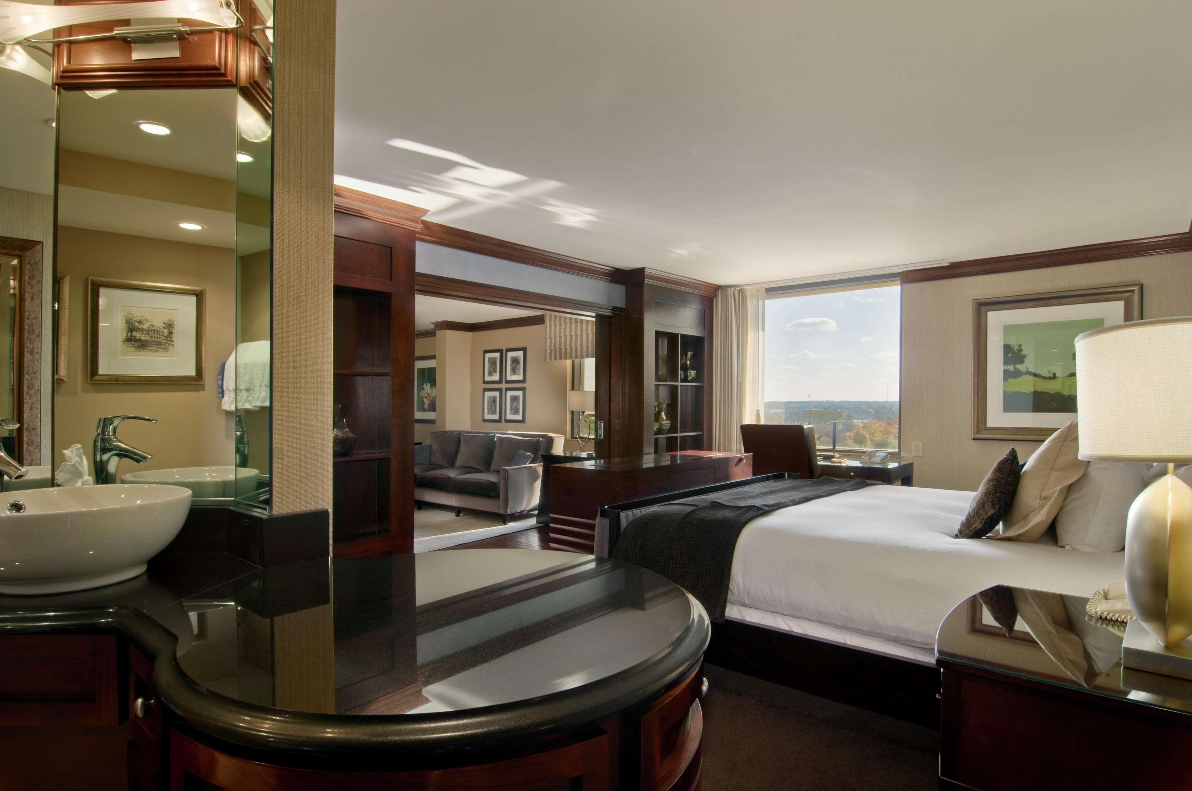 Hotel Hilton Raleigh North Hills Exteriér fotografie