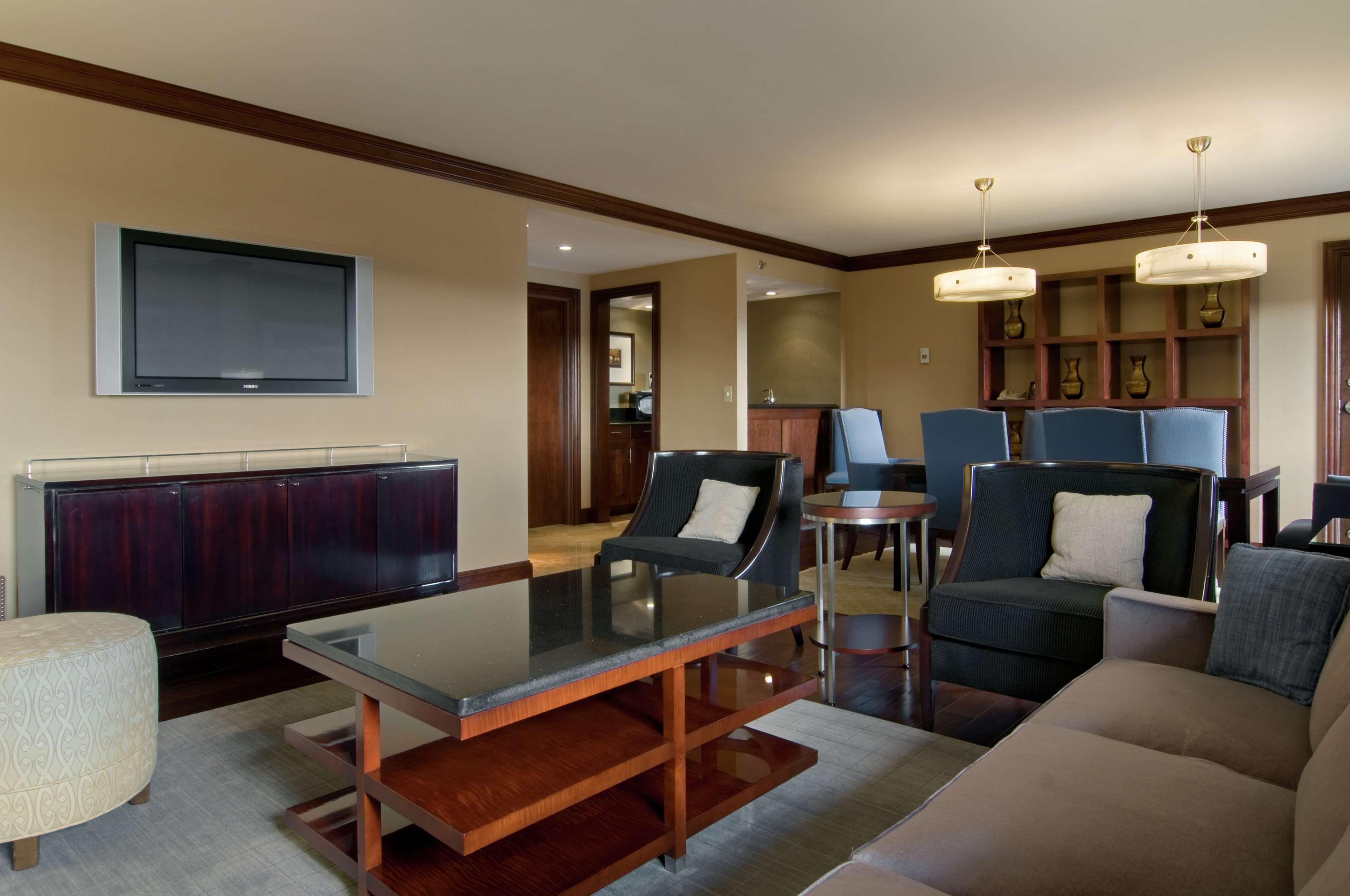 Hotel Hilton Raleigh North Hills Exteriér fotografie
